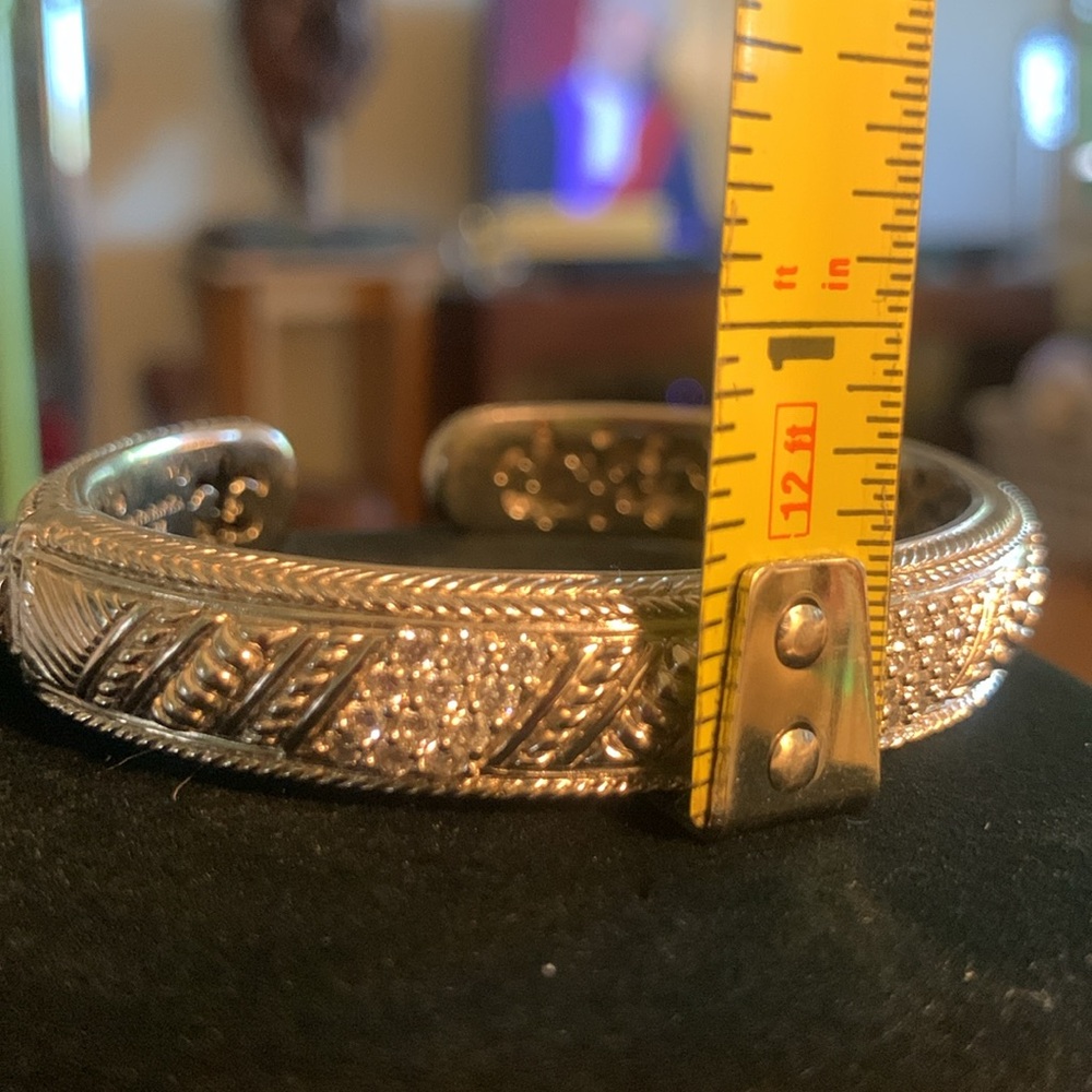 JUDITH RIPKA 925 STERLING SILVER HINGED BANGLE BRACELET WITH PAVÉ CZ DETAIL - Picture 12 of 14